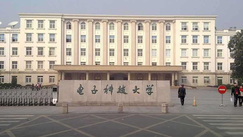 固态继电器与电磁继电器：性能与选择的较量**